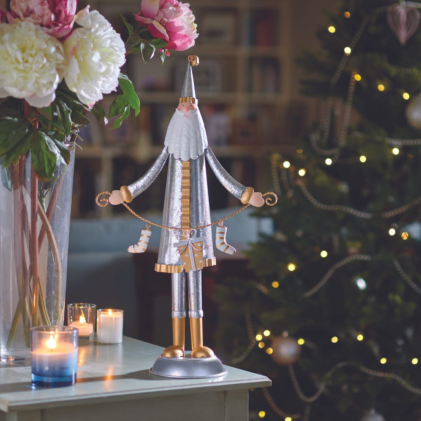 Kovová vianočná dekorácia Silver Gilt Santa od Three Kings