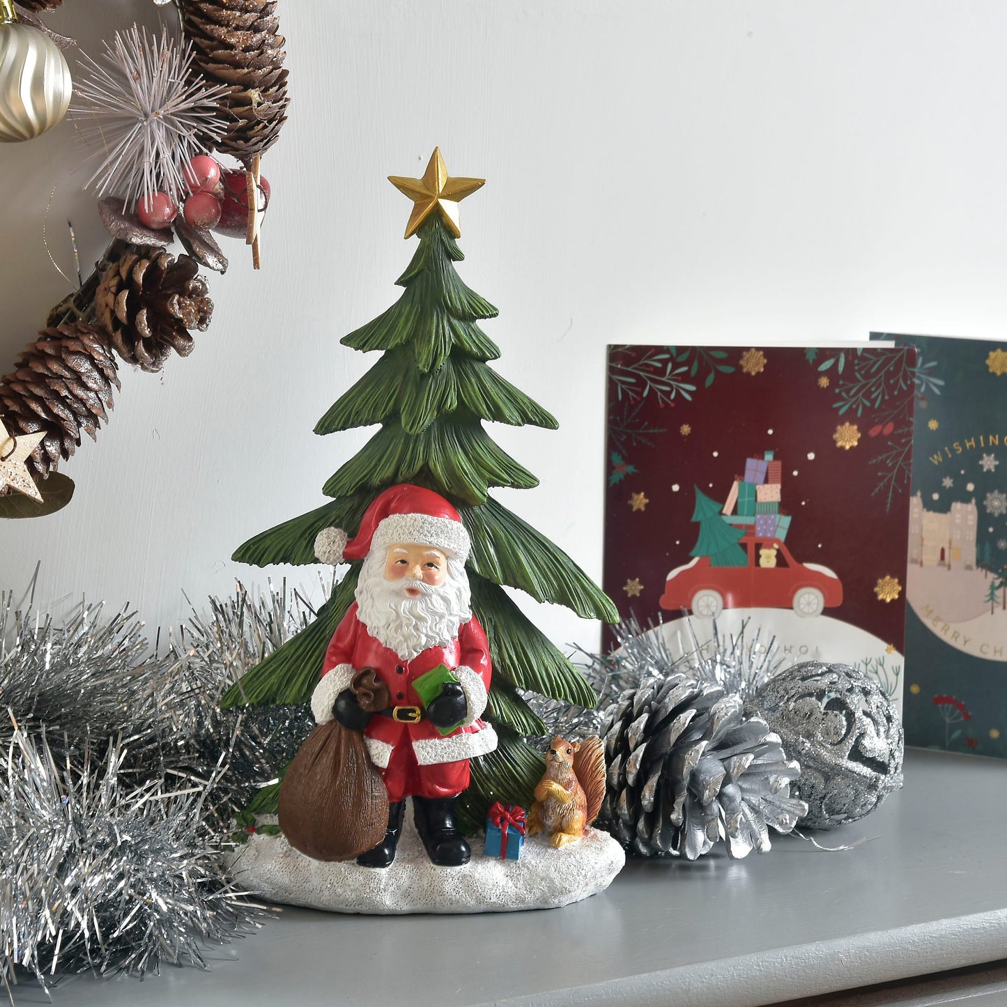 Vianočný stromček so Santom od Three Kings