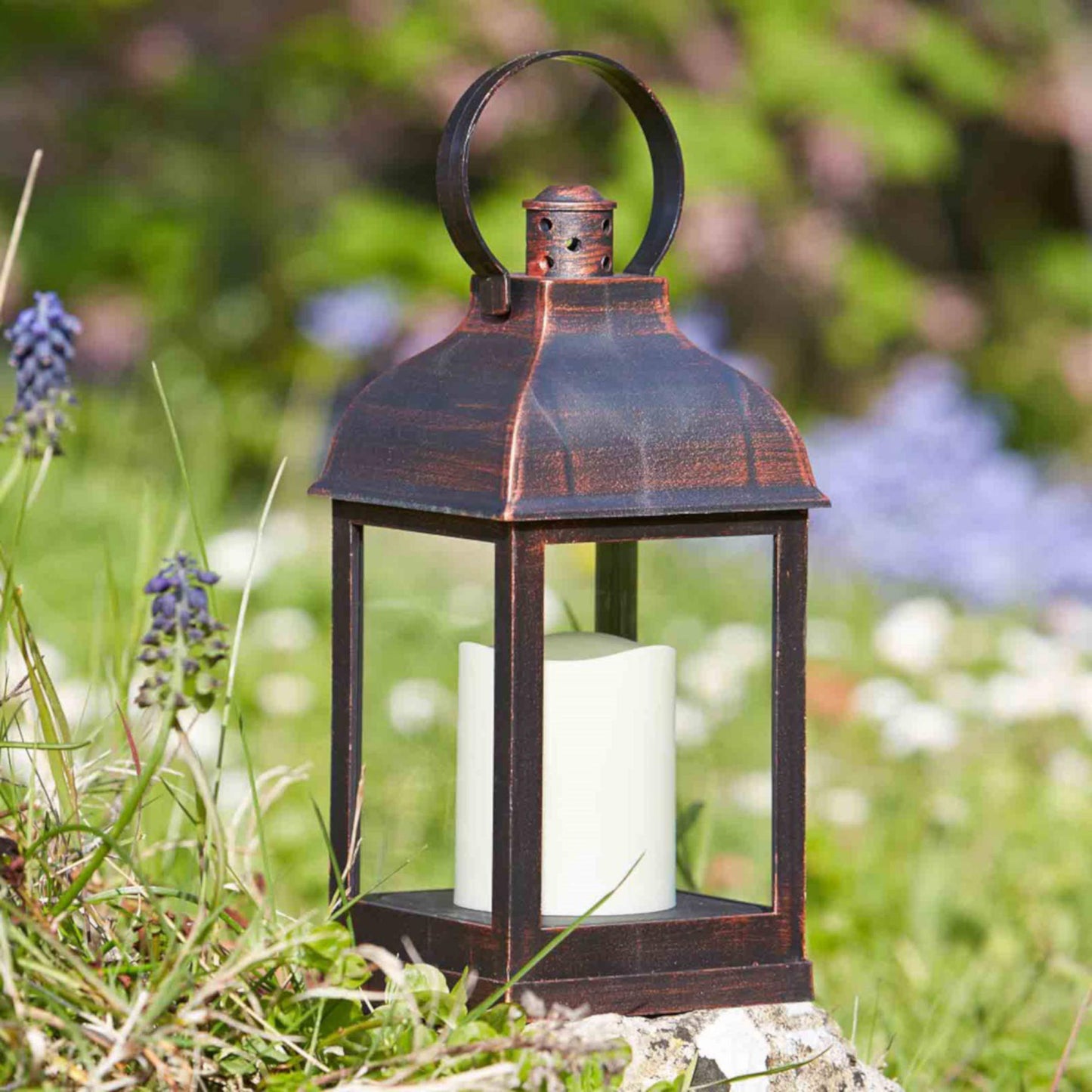 Lampáš s LED sviečkou ⸱ Crusade Lantern