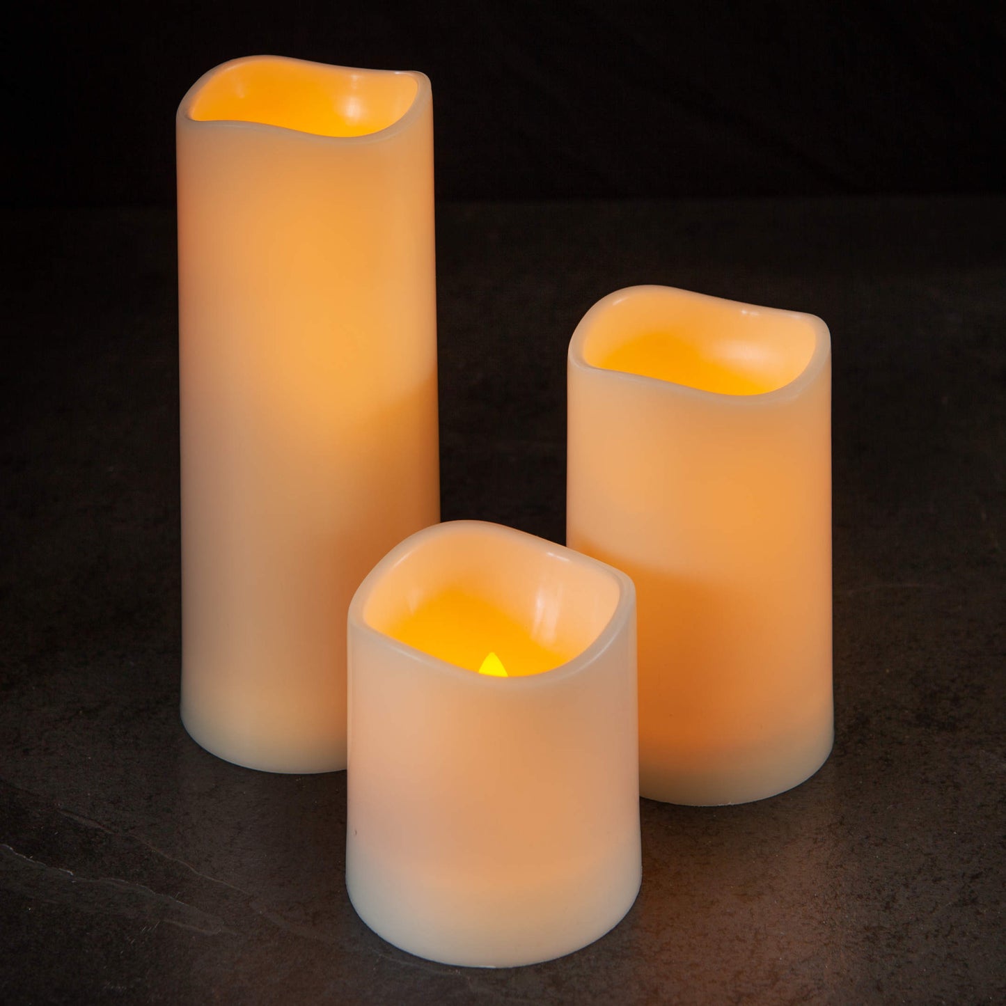 Valcová LED sviečka ⸱ Flameless LED Pillar Candle