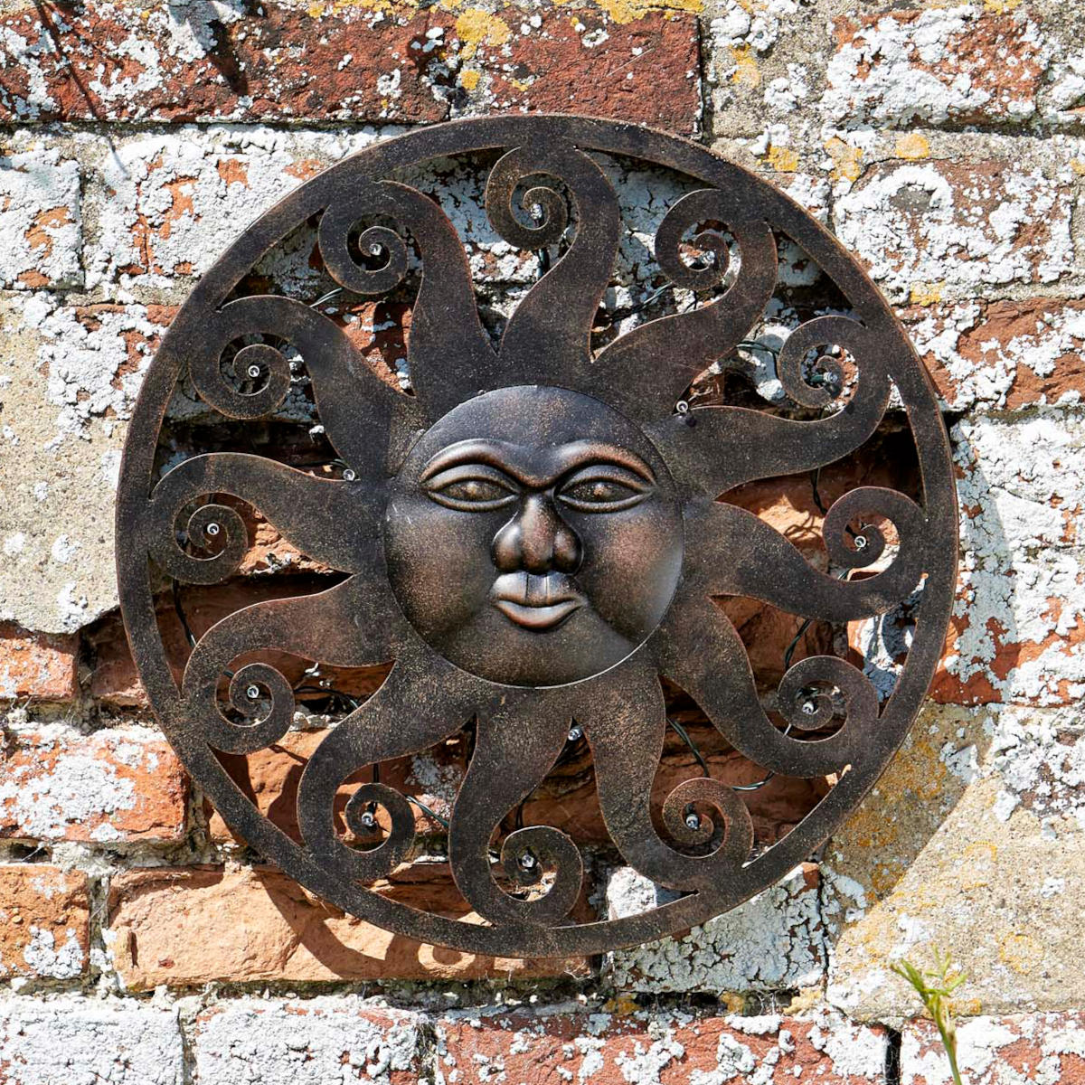 Celestial Sun je krásnou dekoráciou aj cez deň keď nesvieti