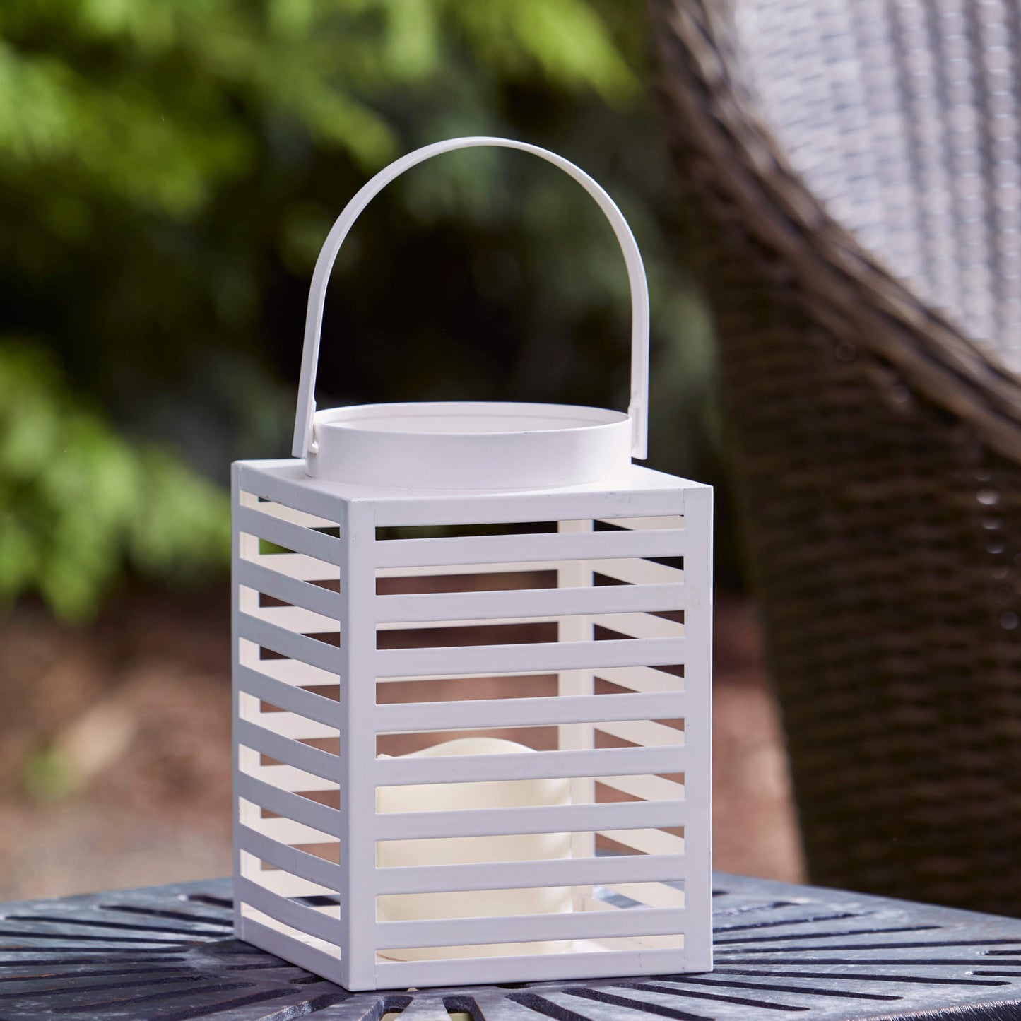 Kovový lampáš s LED sviečkou ⸱ La Paz Lantern