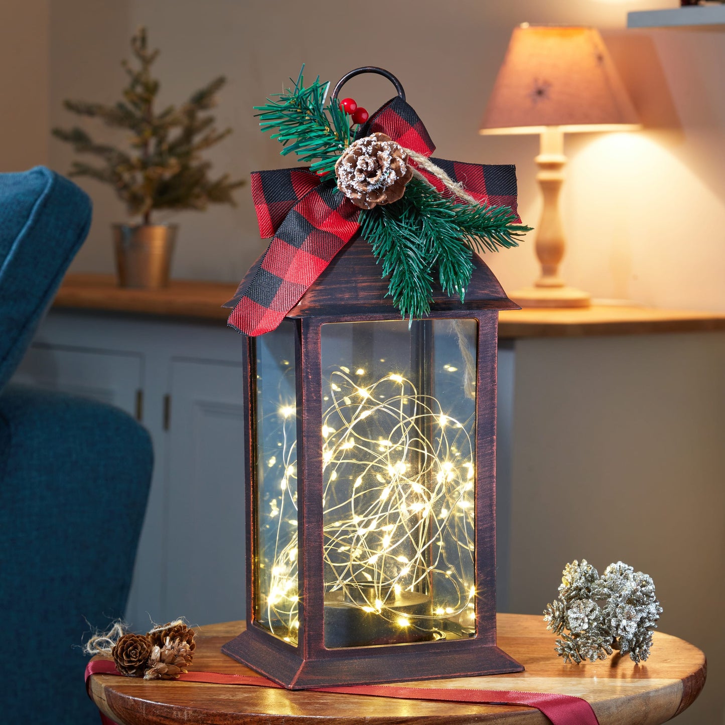 Lampáš s Firefly efektom s vianočnou výzdobou Noel Lantern od Three Kings