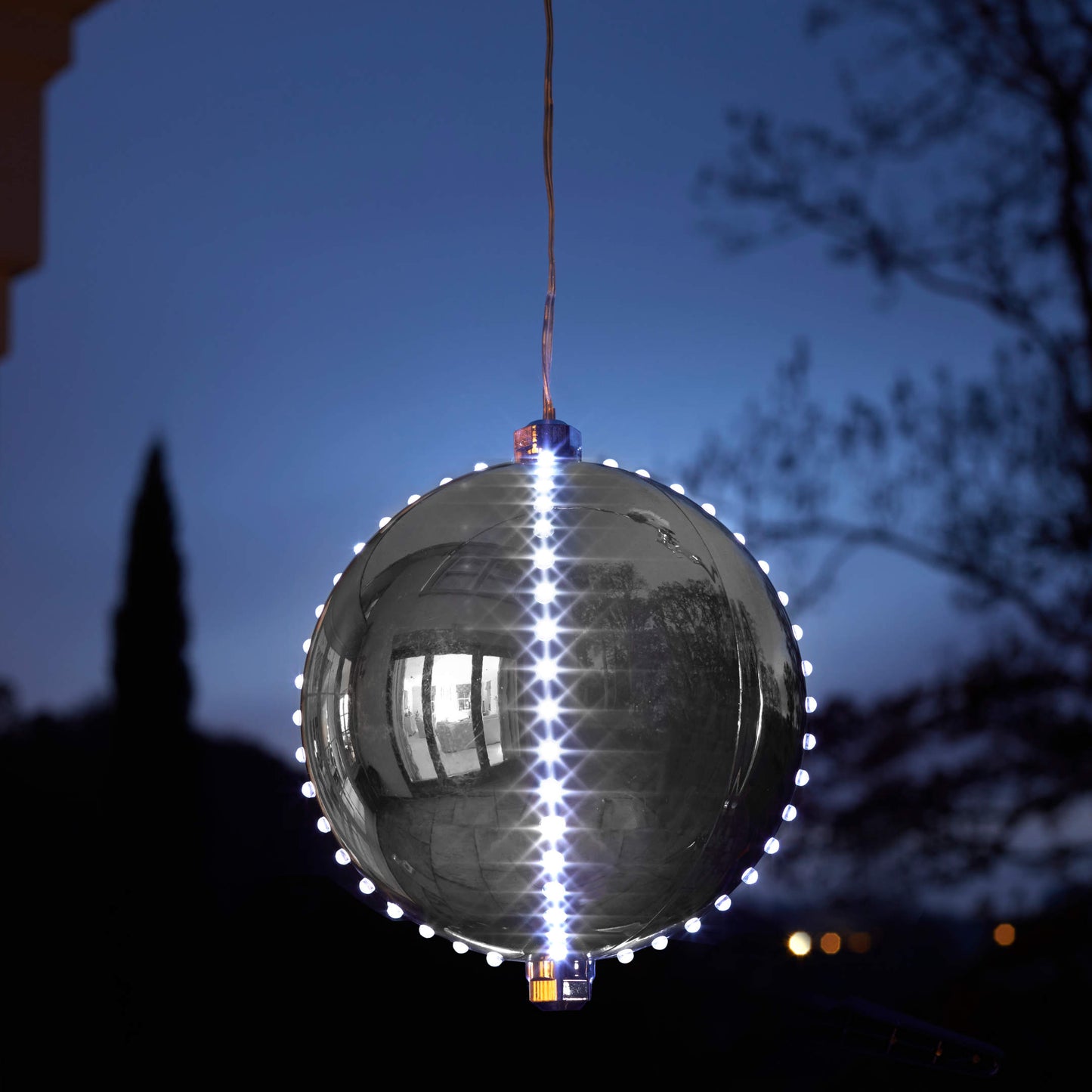 Vianočná guľa s LED osvetlením ⸱ Meteor Shower Silver