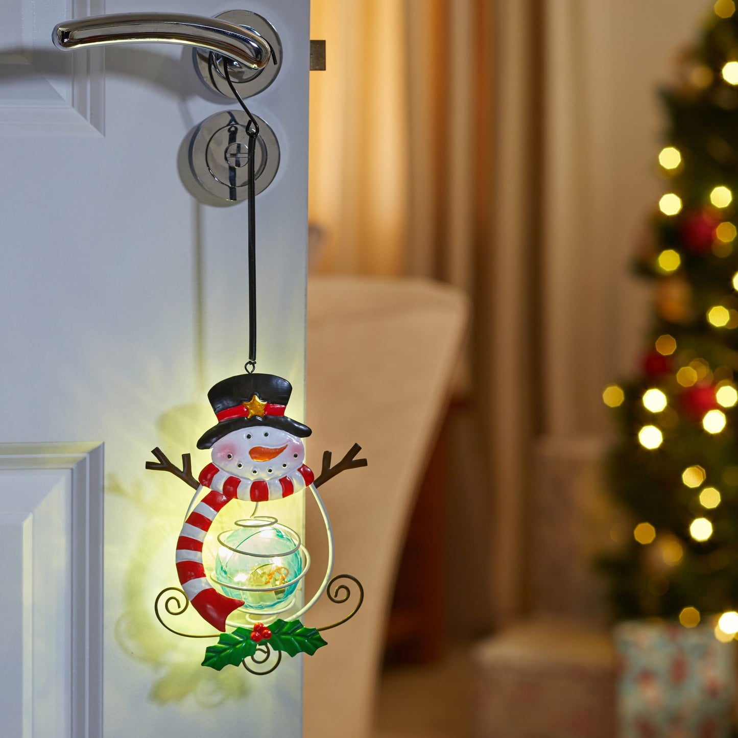 Závesná kovová vianočná dekorácia so snehuliakom a s LED osvetlením Bouncy Festive FolkLight Frosty od Three Kings