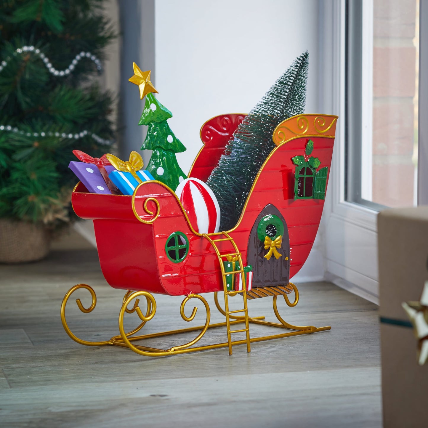 Kovová vianočná dekorácia Santa Sleight Ho Ho Home! od Three Kings
