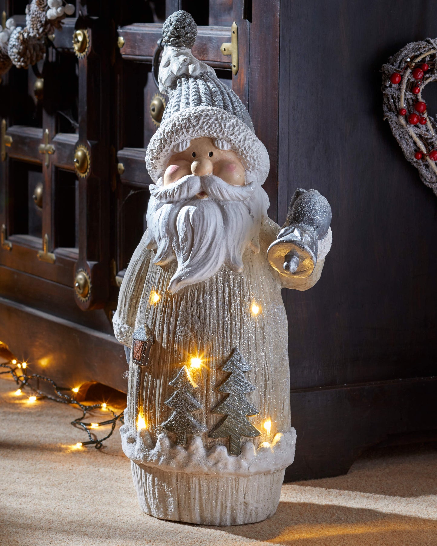 Vianočná soška s LED osvetlením ⸱ Woodland Magic Santa