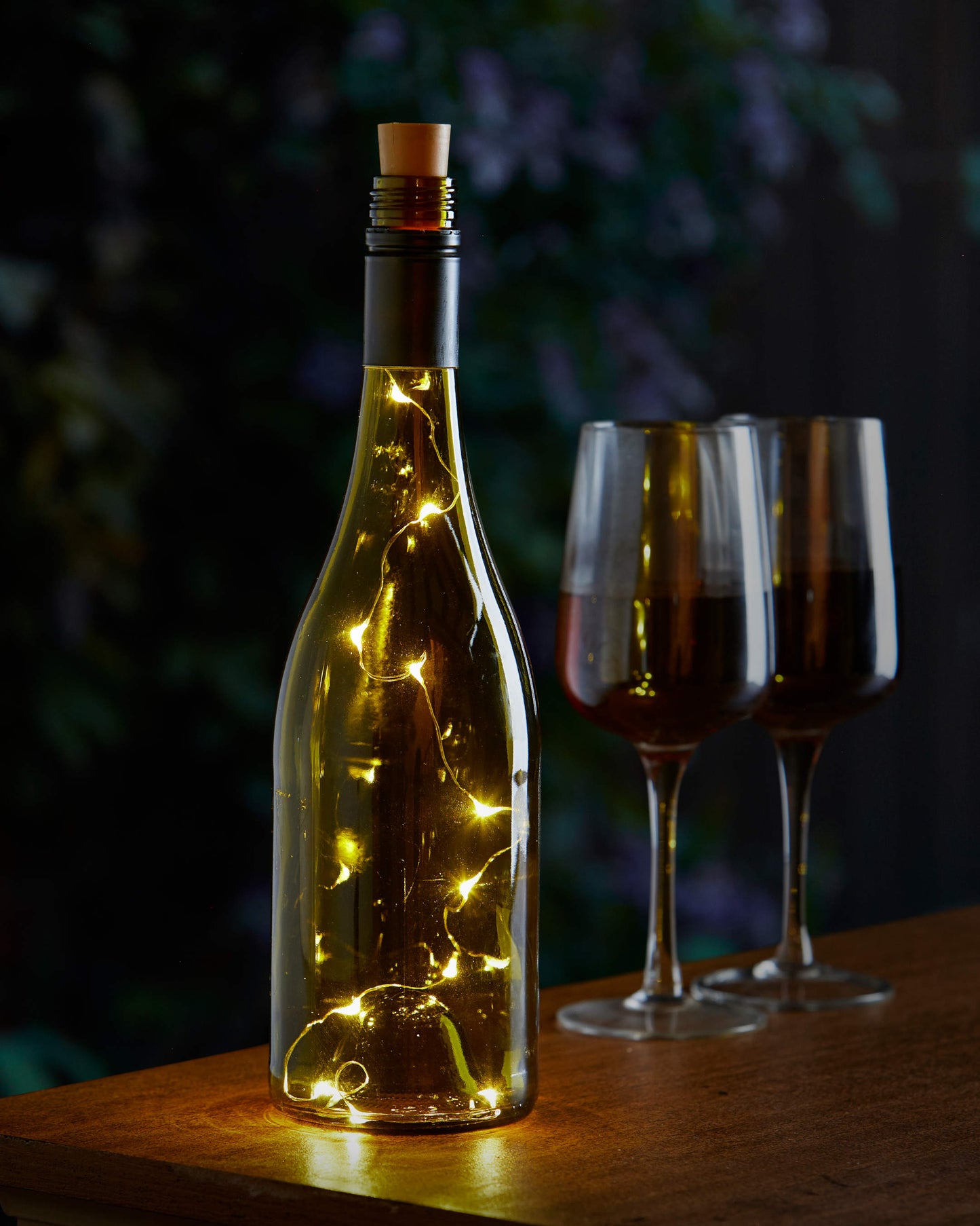 Dekoračná LED reťaz Bottle It! od Eureka Lighting vo vínovej fľaši