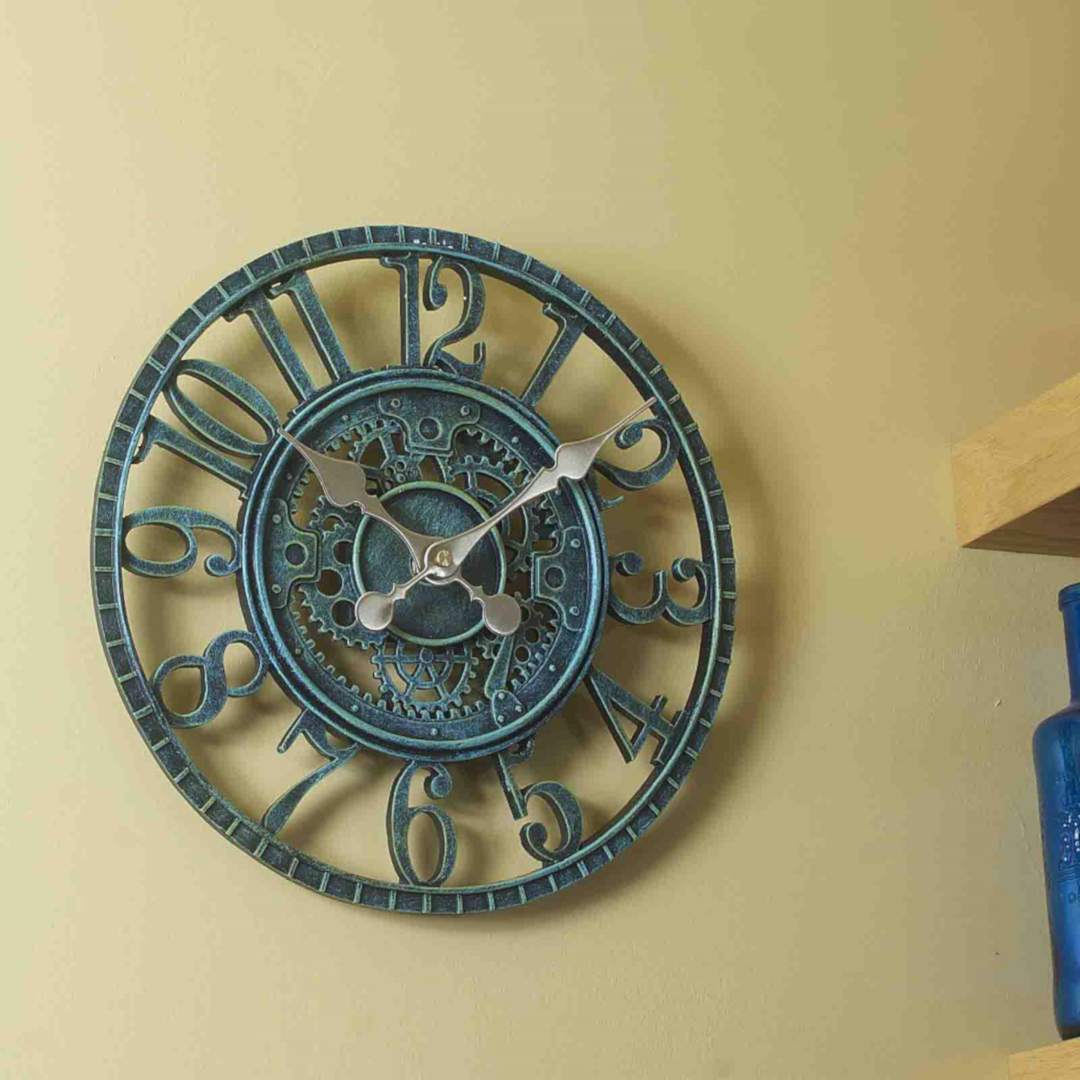 Nástenné hodiny Newby Mechanical v farbe Verdigris s priemerom 30cm v interiéri